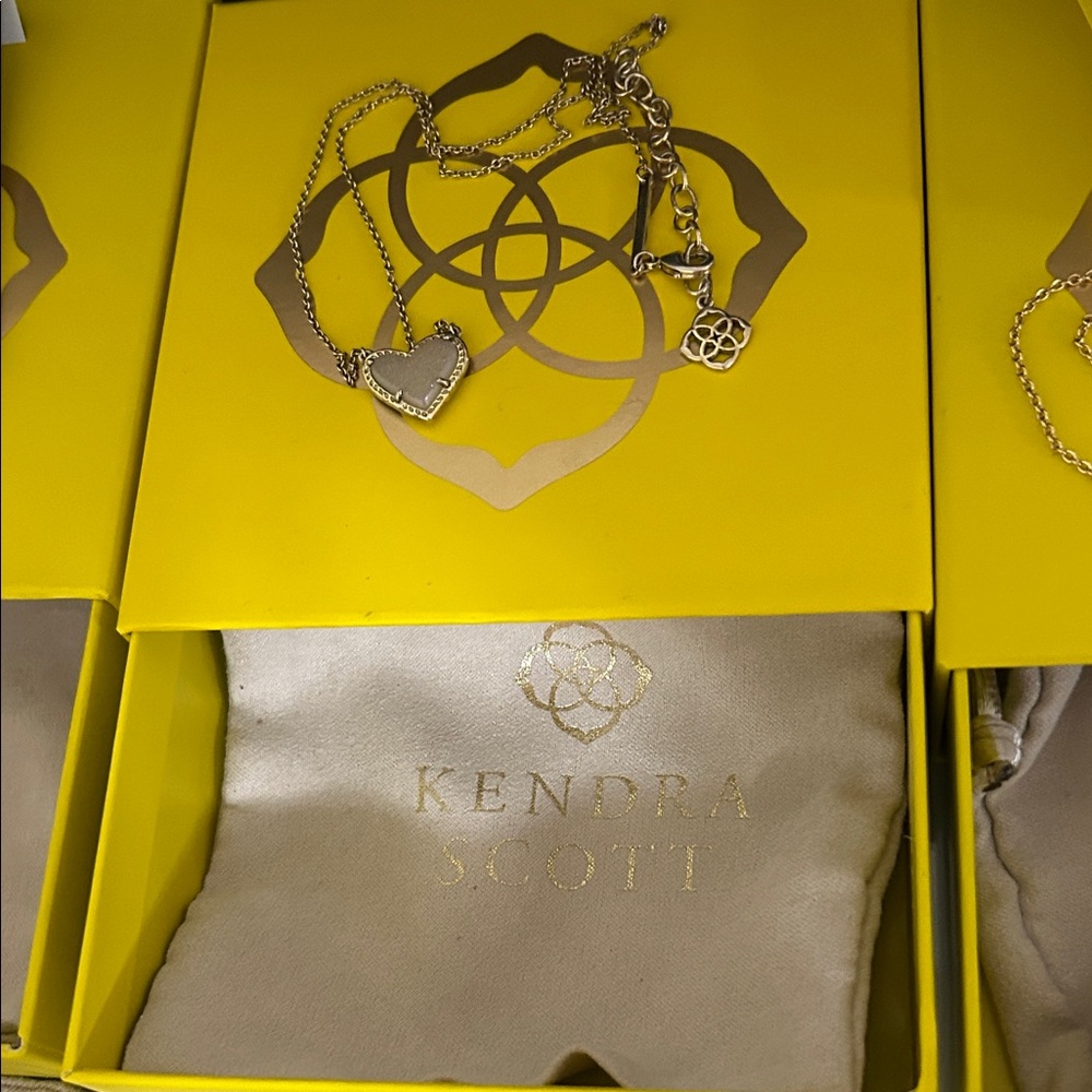 Kendra Scott Gold Heart Pendant in Iridescent Drusy